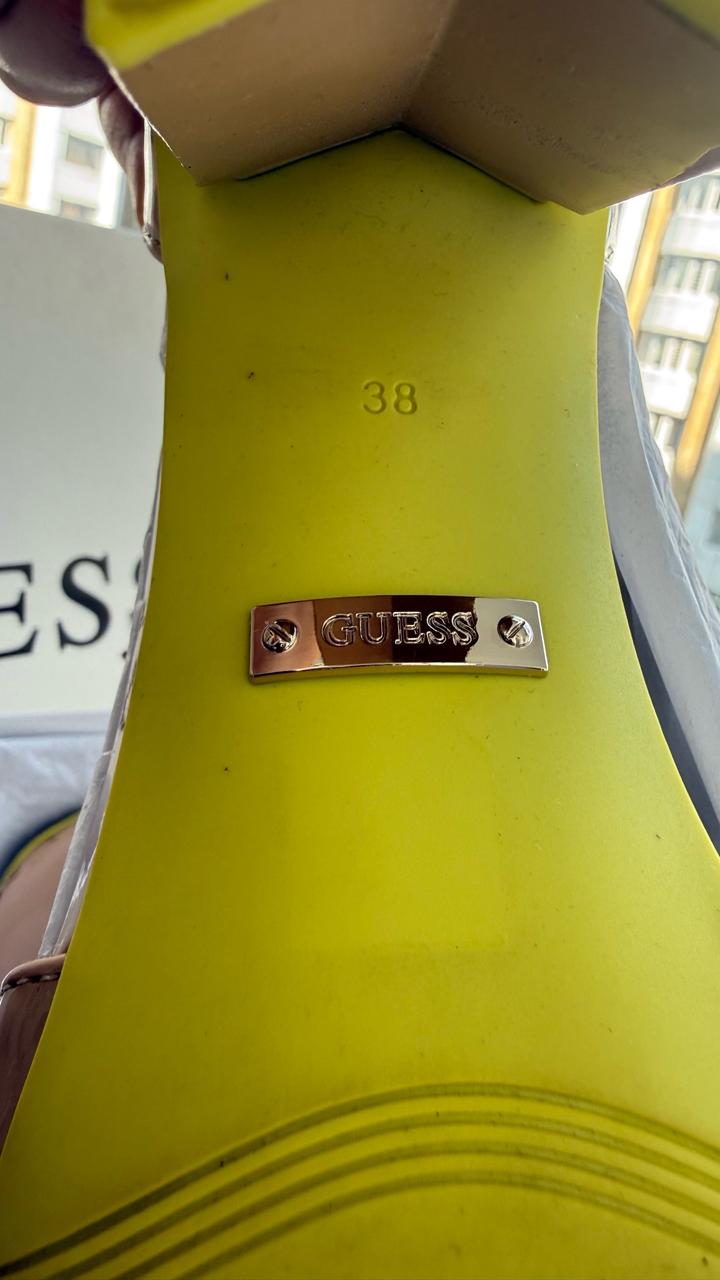Босоножки GUESS