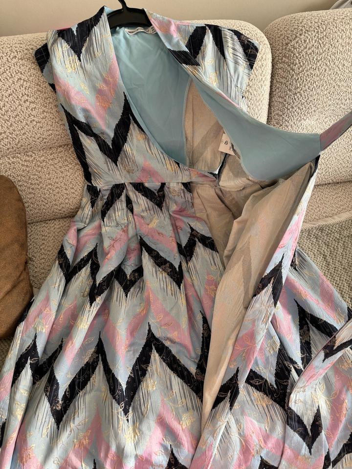 Шикарно платье Бренда Behcetti Italia