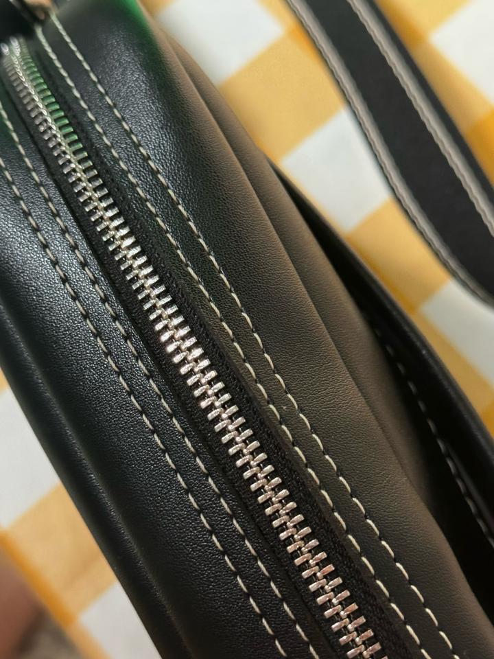 Вместительная сумочка/барсетка через плечо