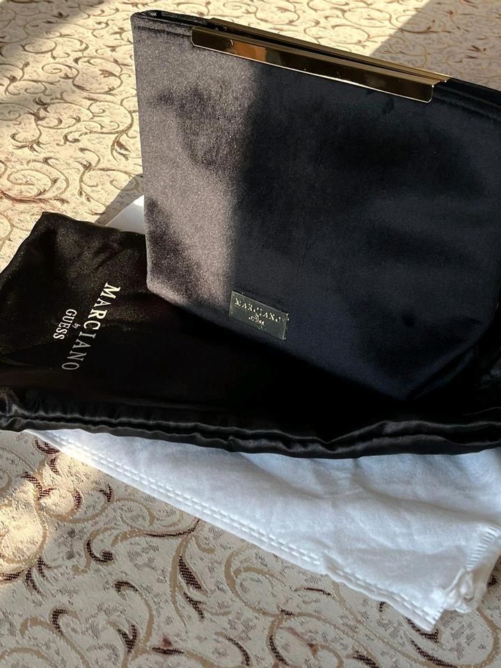 Бархатная сумка guess