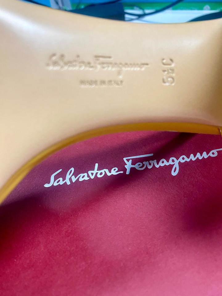 Босоножки Salvatore Ferragamo (состояние новые)