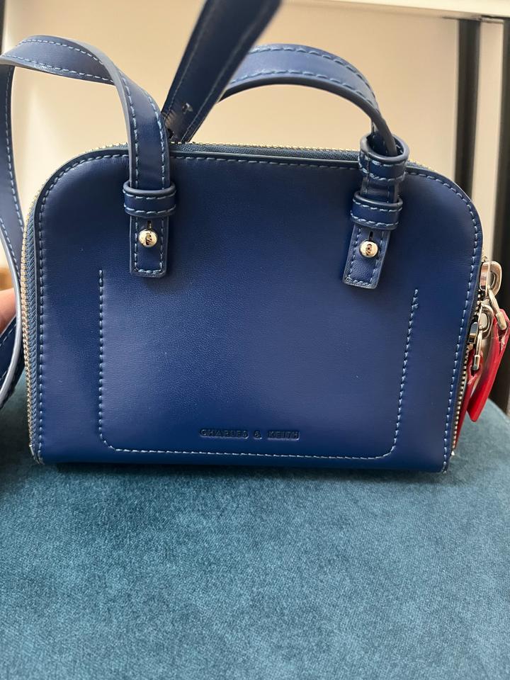 Сумка Charles & Keith