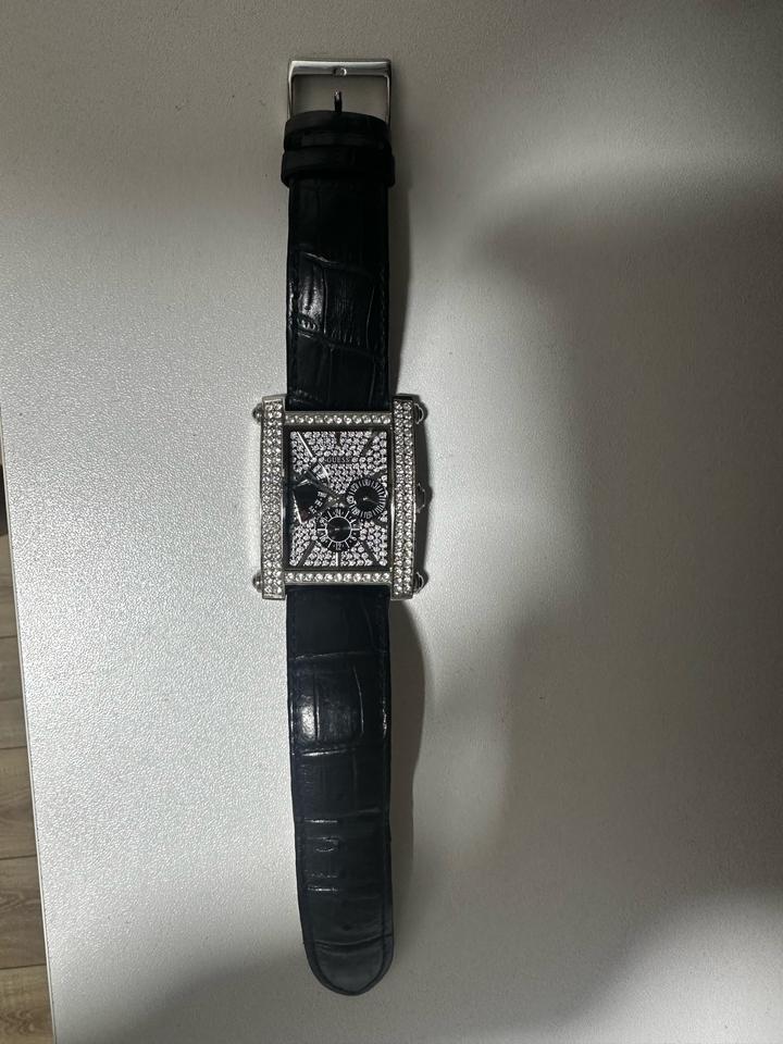 Часы Guess