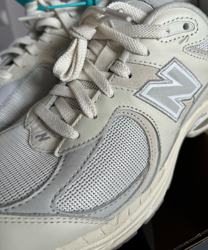 New Balance 2002R