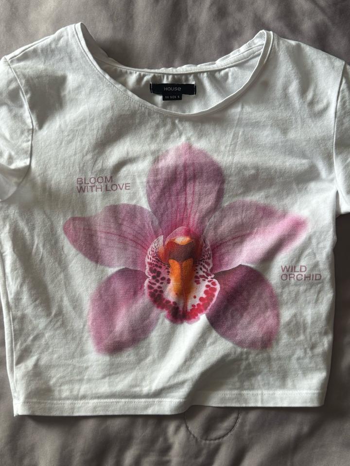 топ с орхидеей