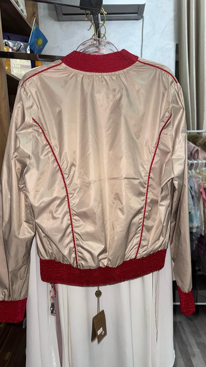 Бежевый бомбер Gucci