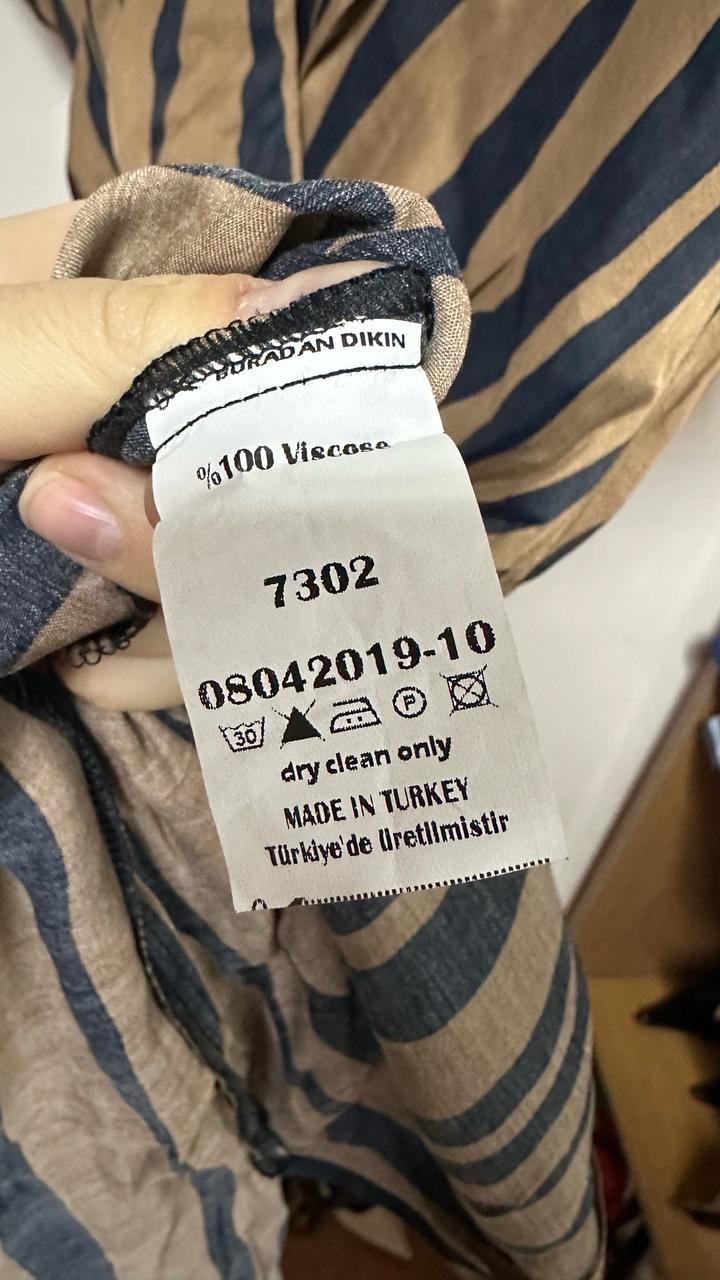 Эффектное платье в карамельно-синей палитре