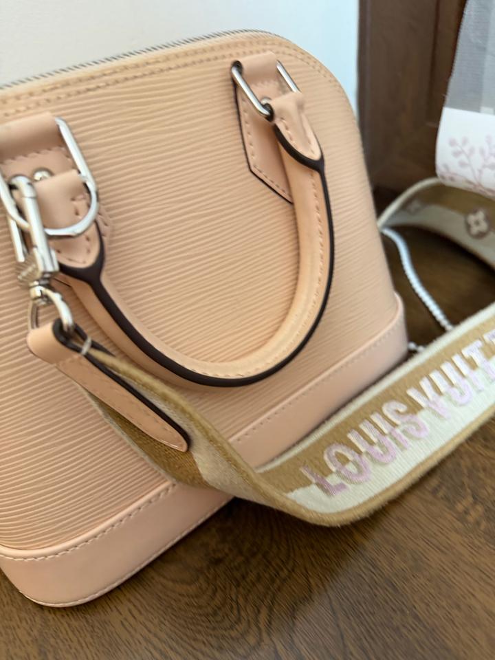 Розовое сумка Louis Vuitton