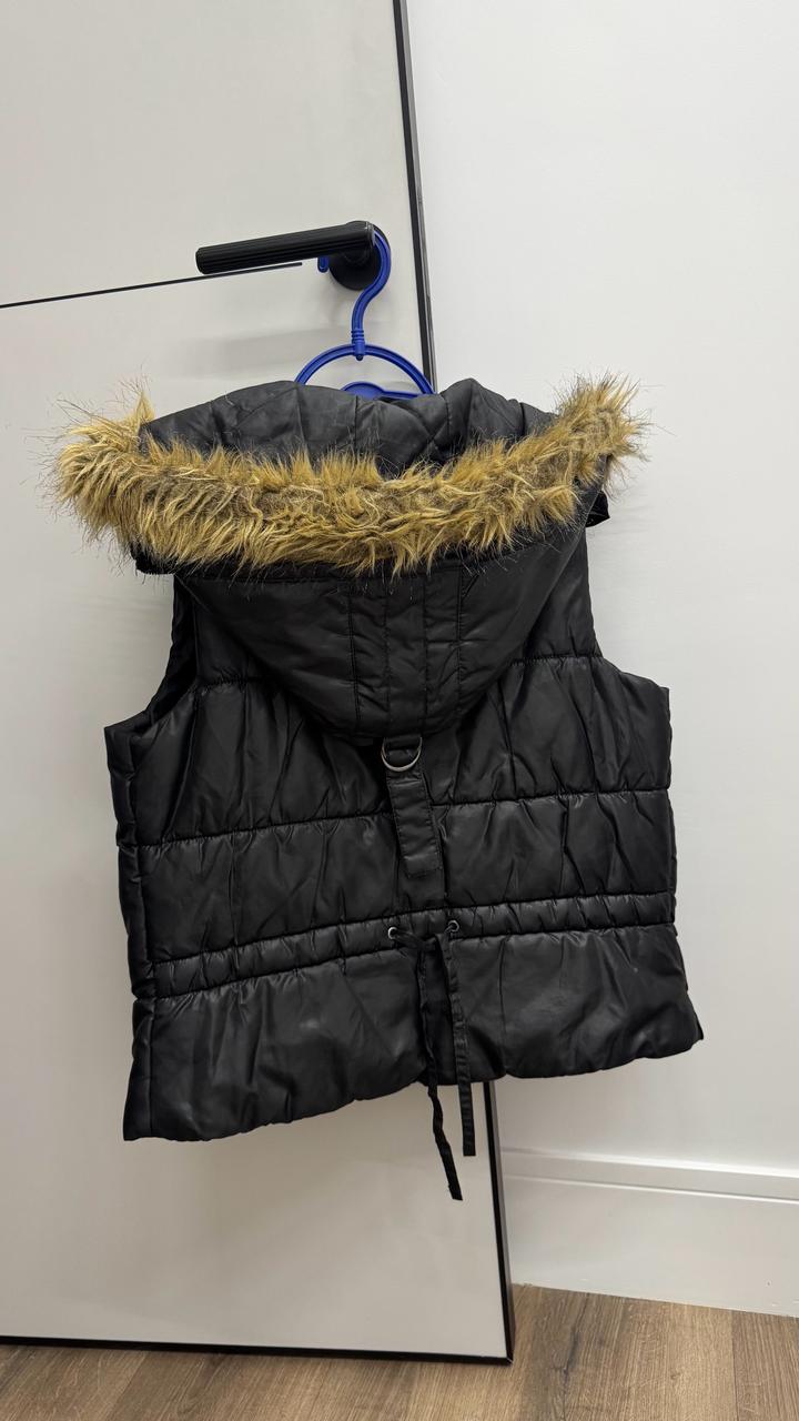 Безрукавка жилет.