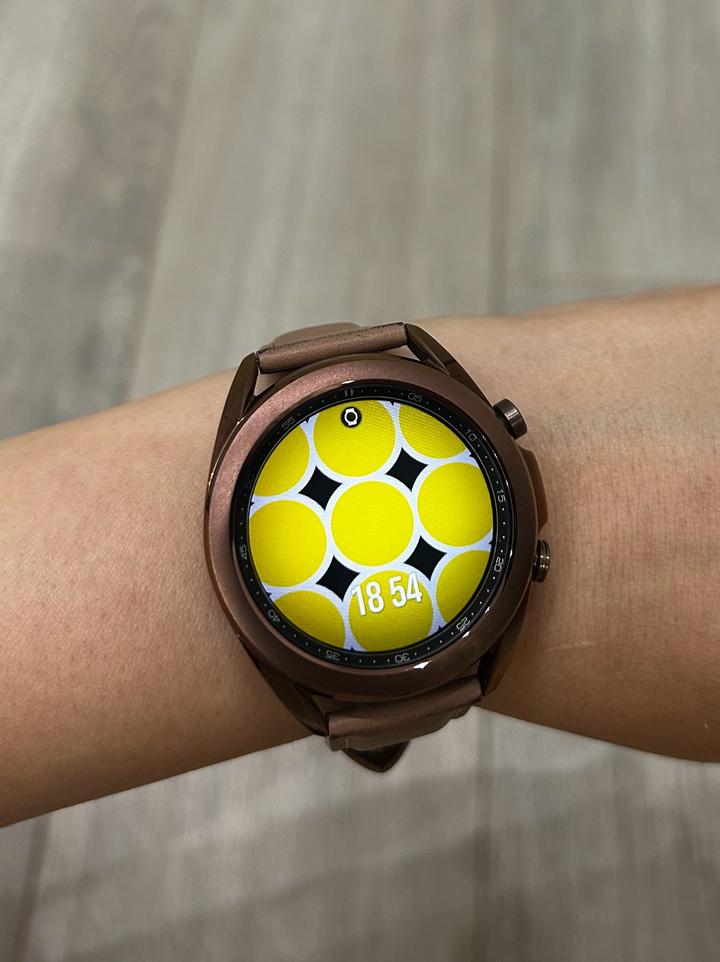 Розовые часы Samsung Galaxy Watch 3