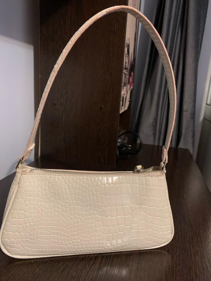 Сумка Stradivarius бежевая лаковая