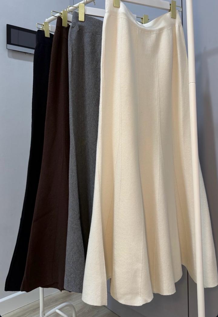 трикотажная юбка в черном цвете