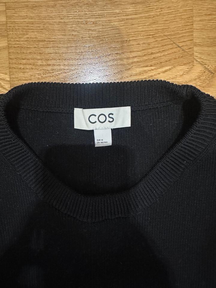 Черное платье Cos