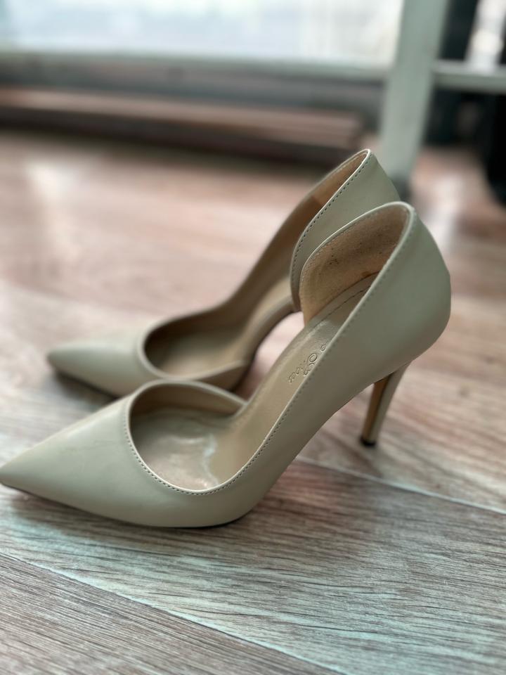 Туфли бежевые на высоком каблуке размер 37