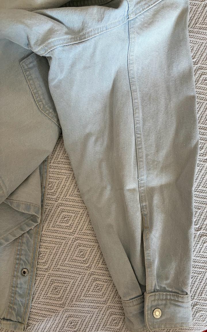 Нежно голубая джинсовка H&M