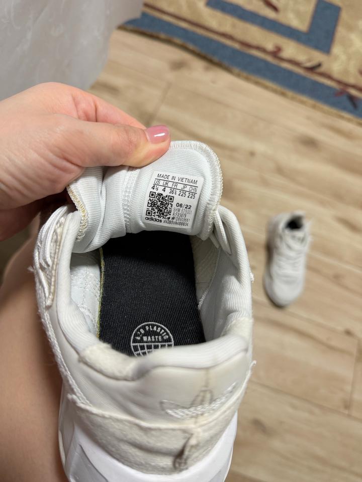 Белые кроссовки Adidas origanal