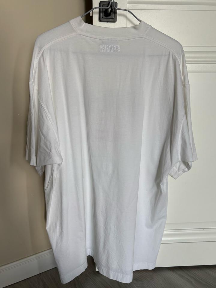 белая футболка Vetements