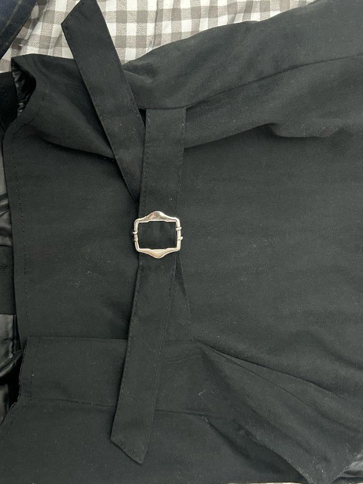 черная жилетка