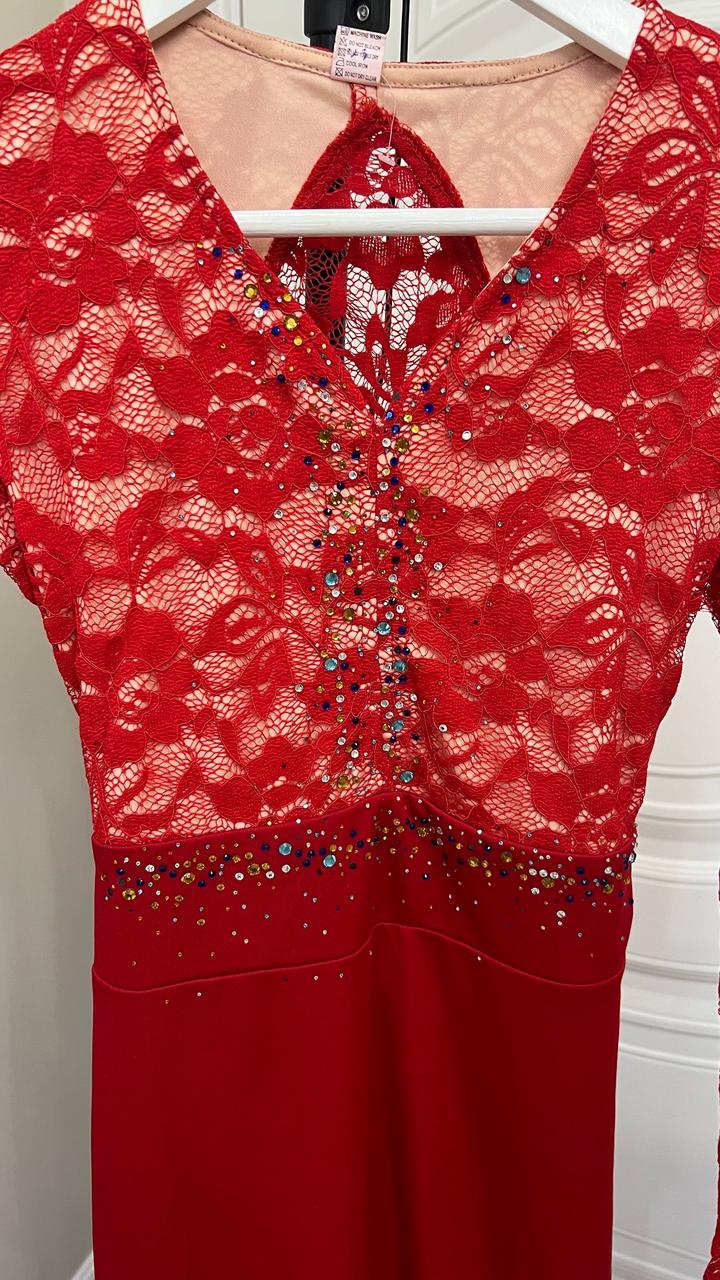 Платье красное