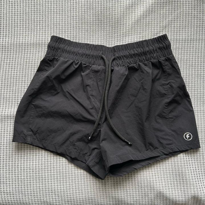 Черные шорты DeFacto