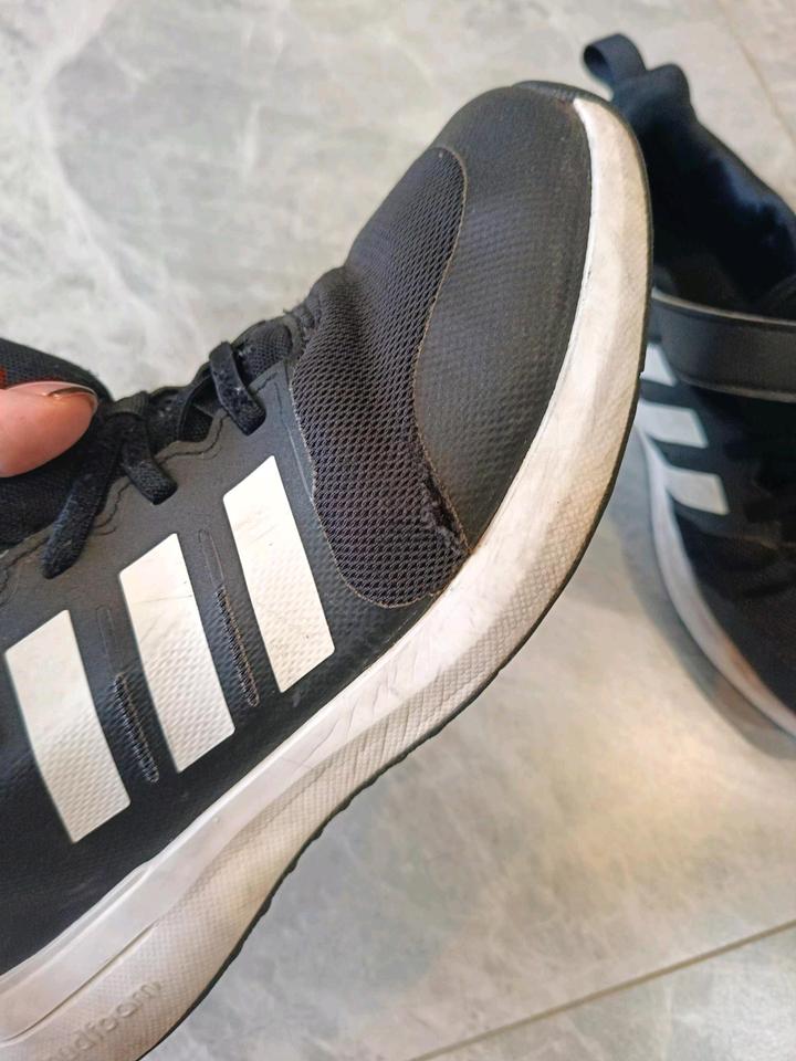 Кроссовки Adidas оригинал 38 р