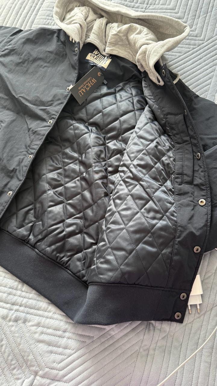 Продам бомбер от Who a u