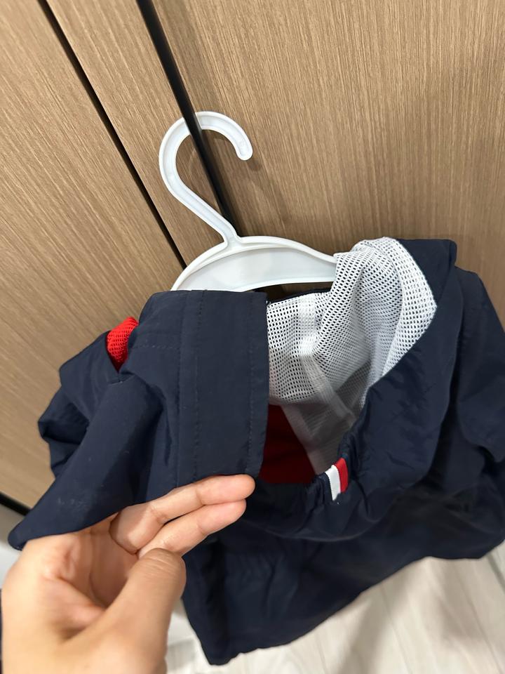 Ветровка Tommy Hilfiger , новая