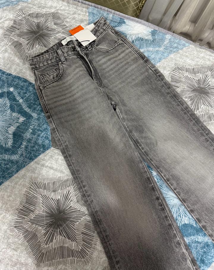 Серый джинсы от Zara