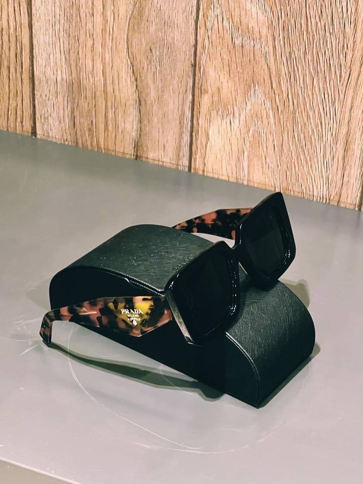 очки Prada