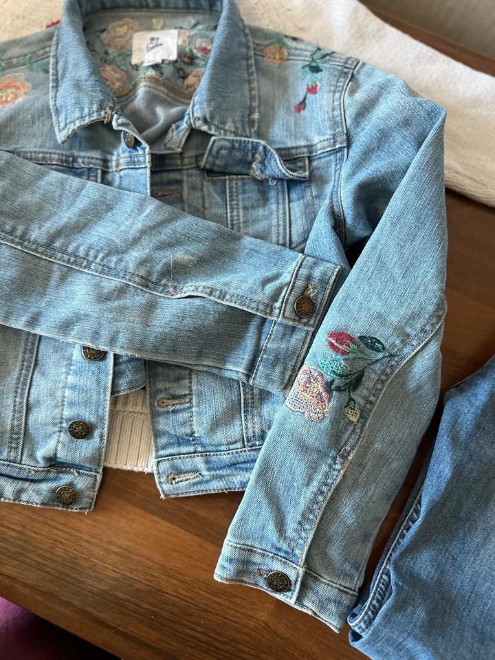 Комплект одежды для девочки на 7-8 лет