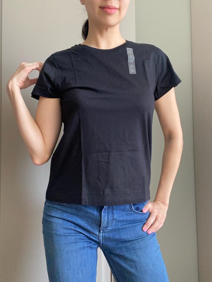 Женские футболки базовые UniqloБазовые футболки черном цвете, оригинал, выкупали