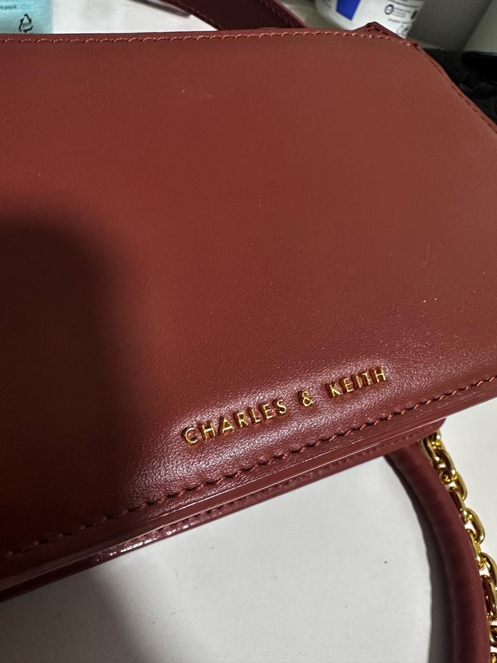 Кожаная сумка Charles & Keith Collection