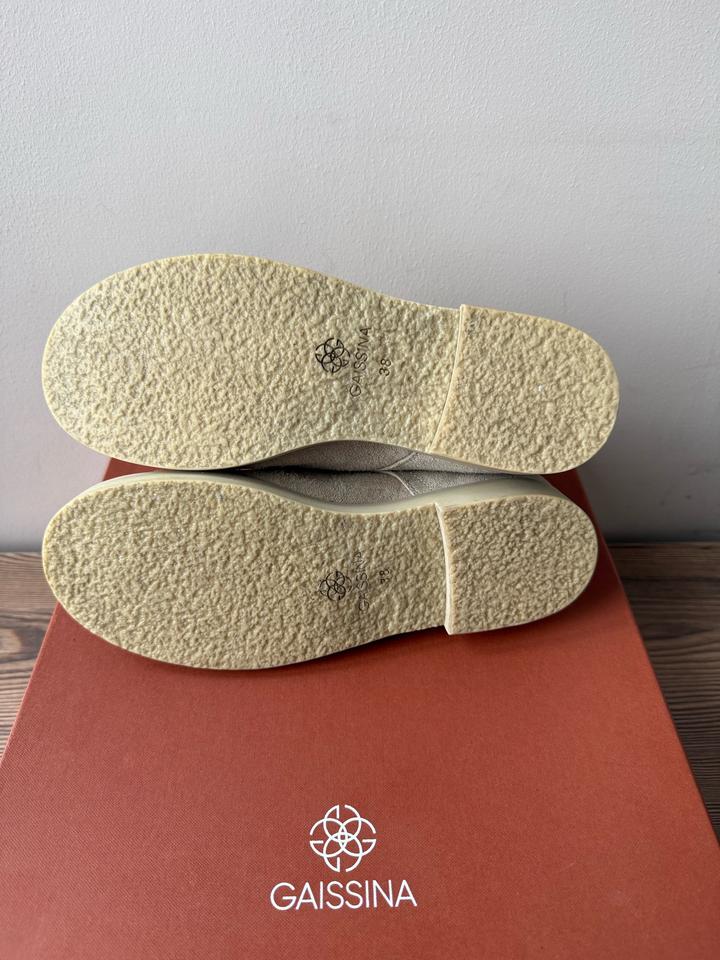 Бежевые ботинки