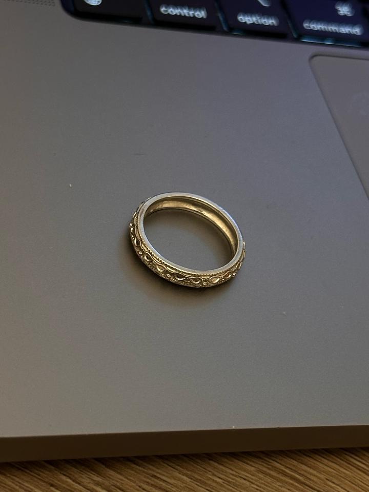 Серебряное кольцо