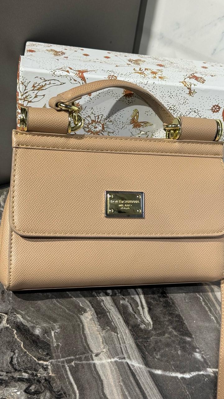 Бежевая сумка под Dolce & Gabbana