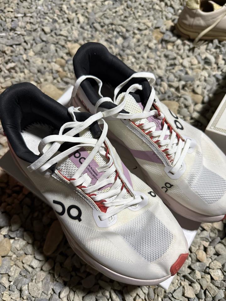 Кроссовки On running