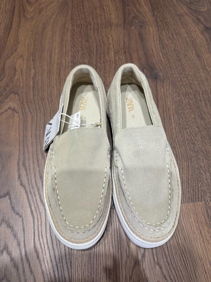 Бежевые замшевые лоферы