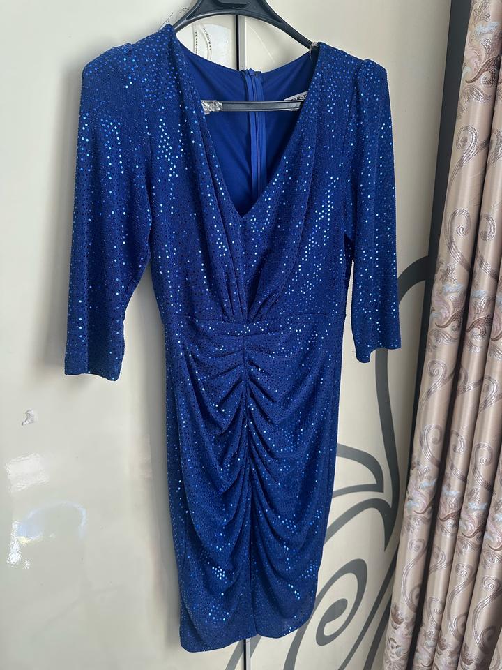 Продам эффектное вечернее платье в глубоком королевском синем цвете.