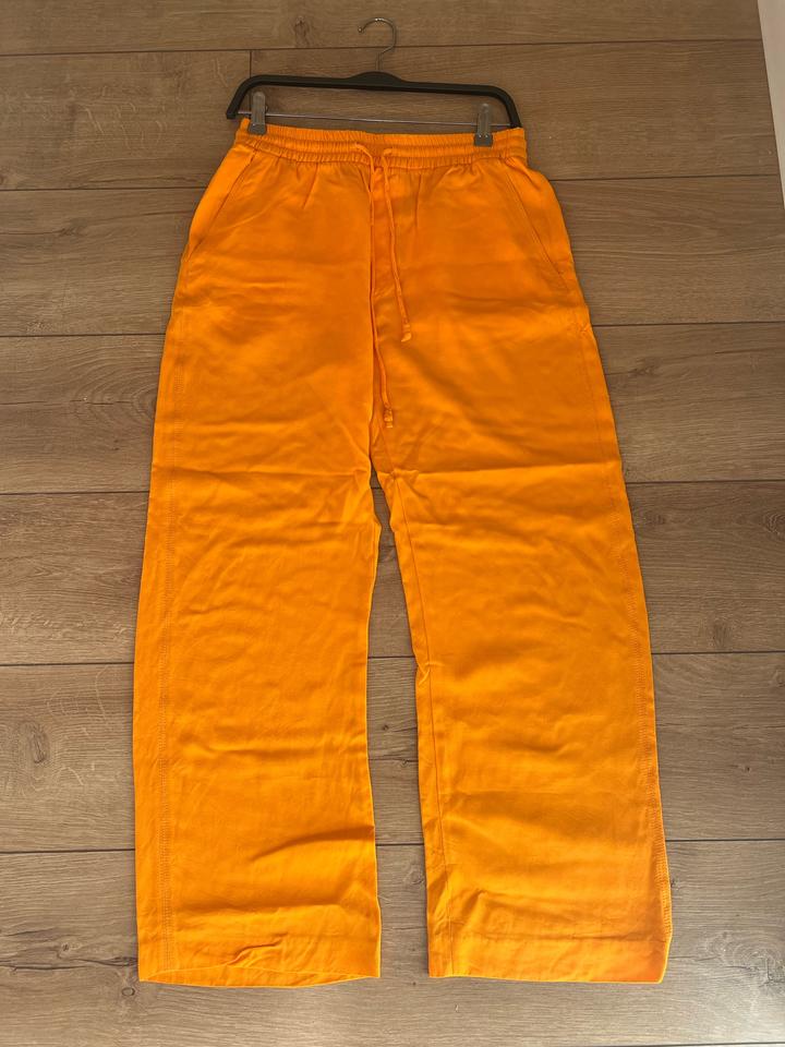 Оранжевые брюки Zara