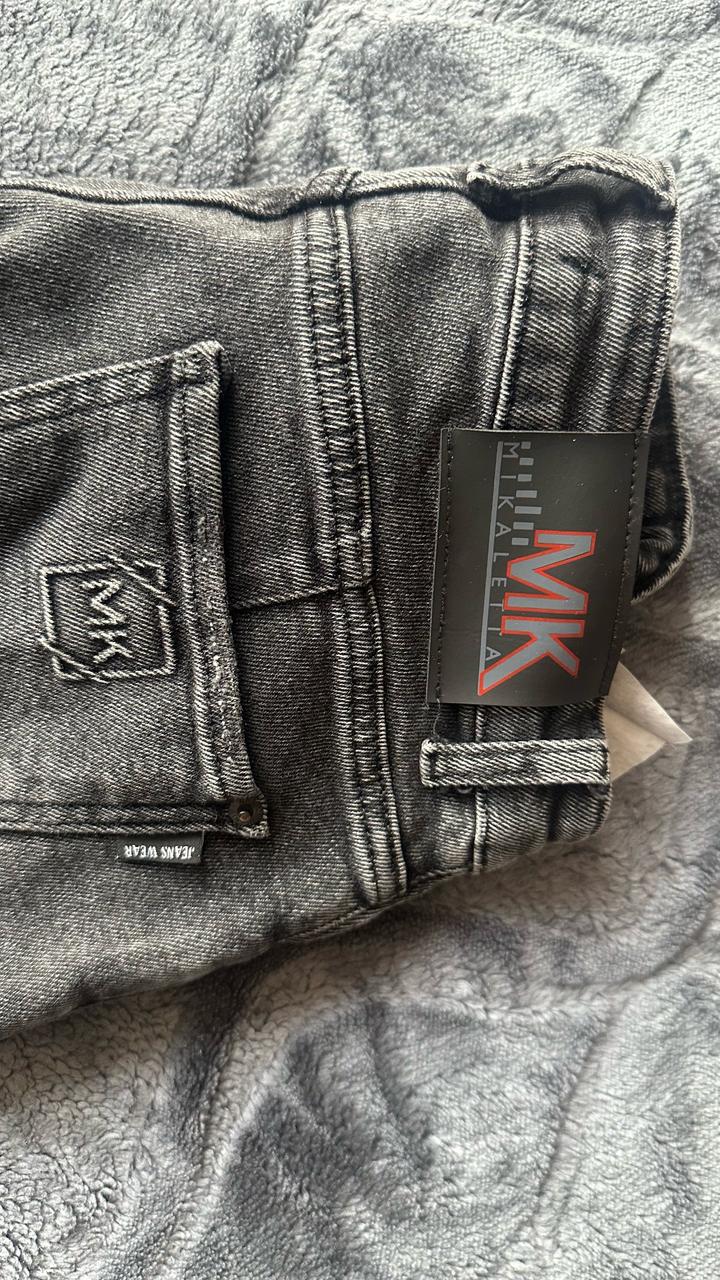 Черные джинсы