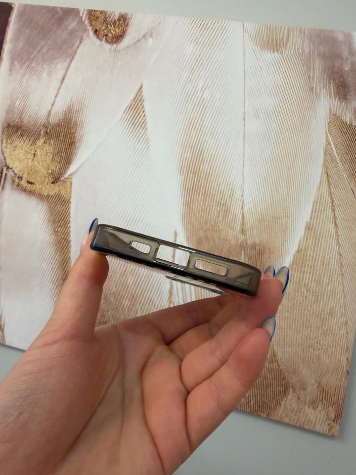 Чехол на iPhone 15pro Karl Lagerfeld