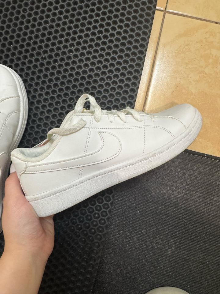 Продам кроссовки Nike