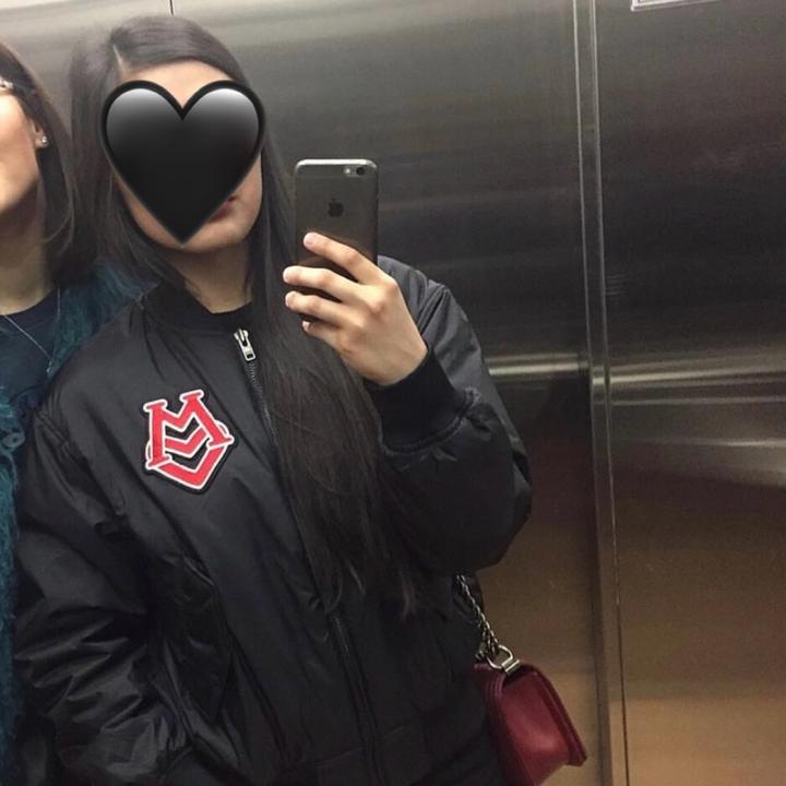 Бомбер Moschino