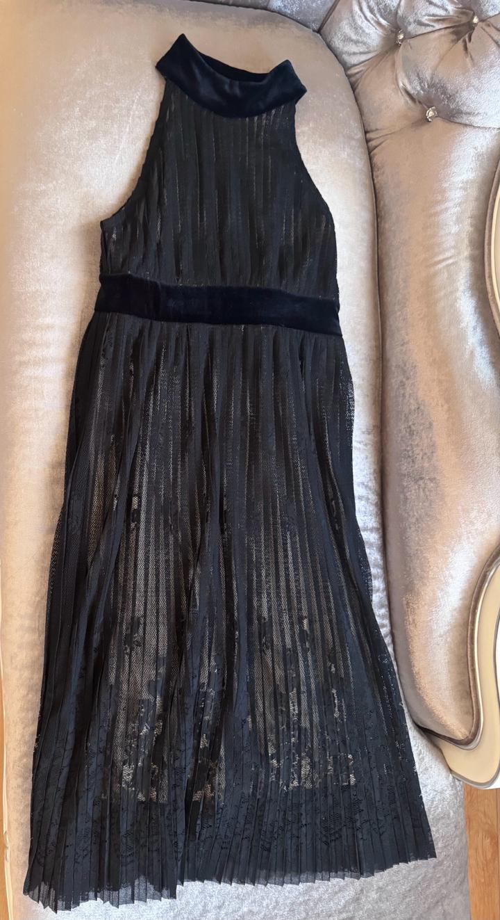 Черное платье
