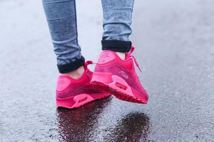 Nike Air Max 90 (Fireberry) идеальный выбор для тех, кто ценит стиль и комфорт