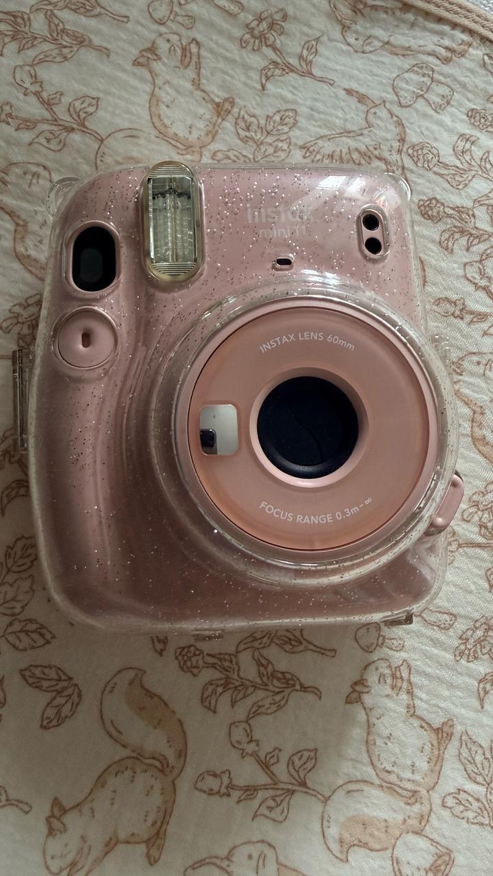 Фотокамера моментальной печати Fujifilm instax mini 11 розовый