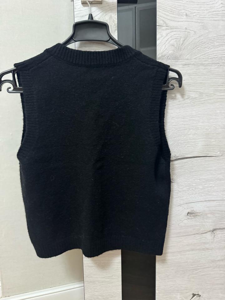 Жилетка черная шерстяная