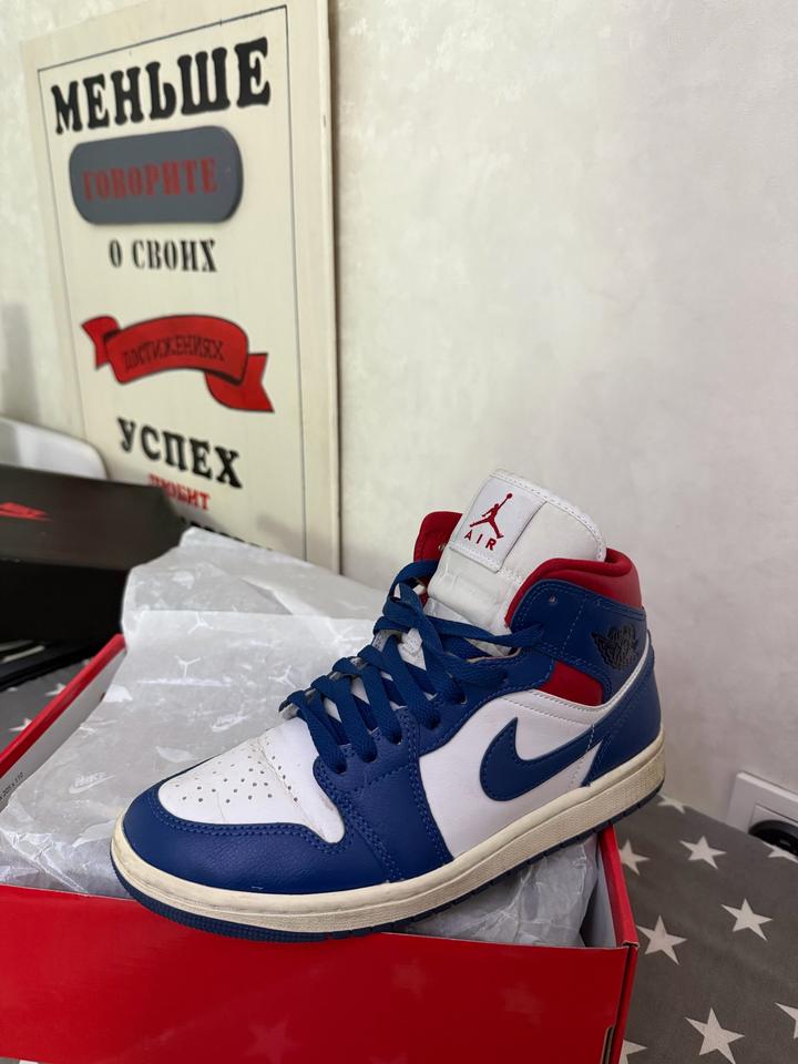 Крассовки Nike air Jordan