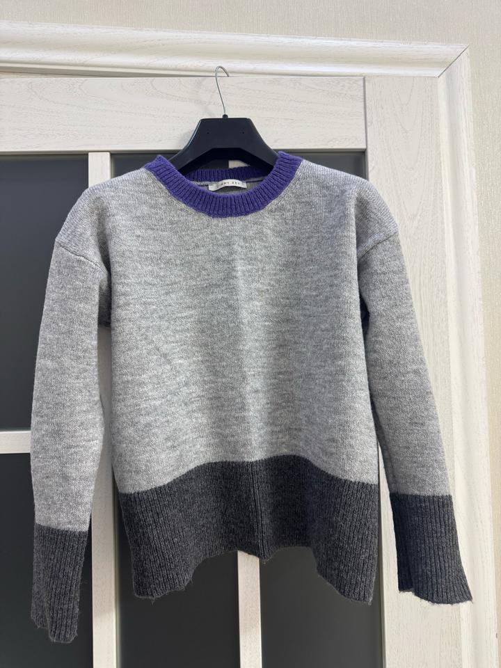 Джемпер с контрастными краями