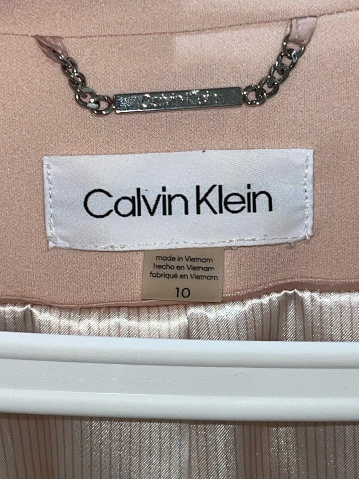 Нежно розовый пиджак Calvin Klein